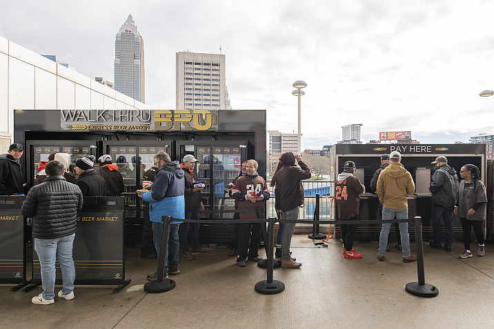 Cleveland Browns, Aramark using technology to get fans from concessions to  seats faster 